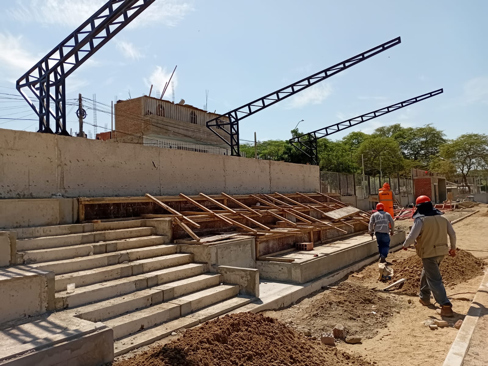 Con una inversión de más de 4 millones y medio de soles, la obra, que ya registra un avance de casi 80%, beneficiará a 12 mil habitantes,