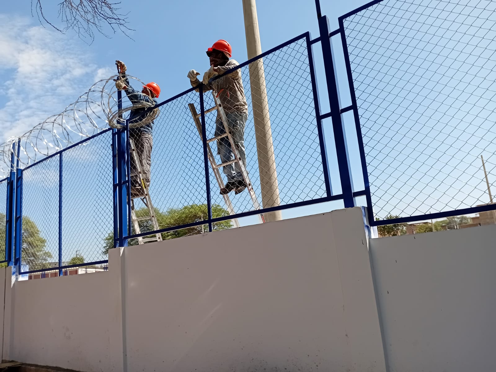 Con una inversión de más de 4 millones y medio de soles, la obra, que ya registra un avance de casi 80%, beneficiará a 12 mil habitantes,