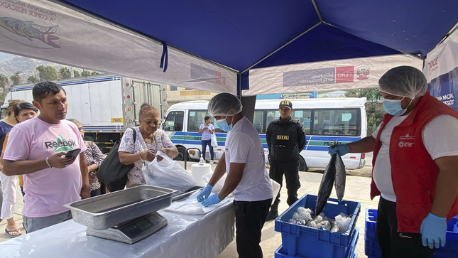 Con Gran Éxito se Realizó la Venta de Pescado en el Parque la Marina