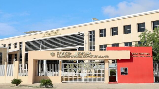 En la sede principal de la Corte de Sullana están ubicados las oficinas de Presidencia y Administración