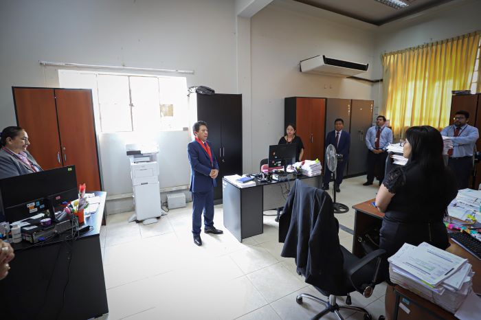 El presidente de la Corte de Sullana Yone Pedro Li Córdova dialogó también con los servidores jurisdiccionales