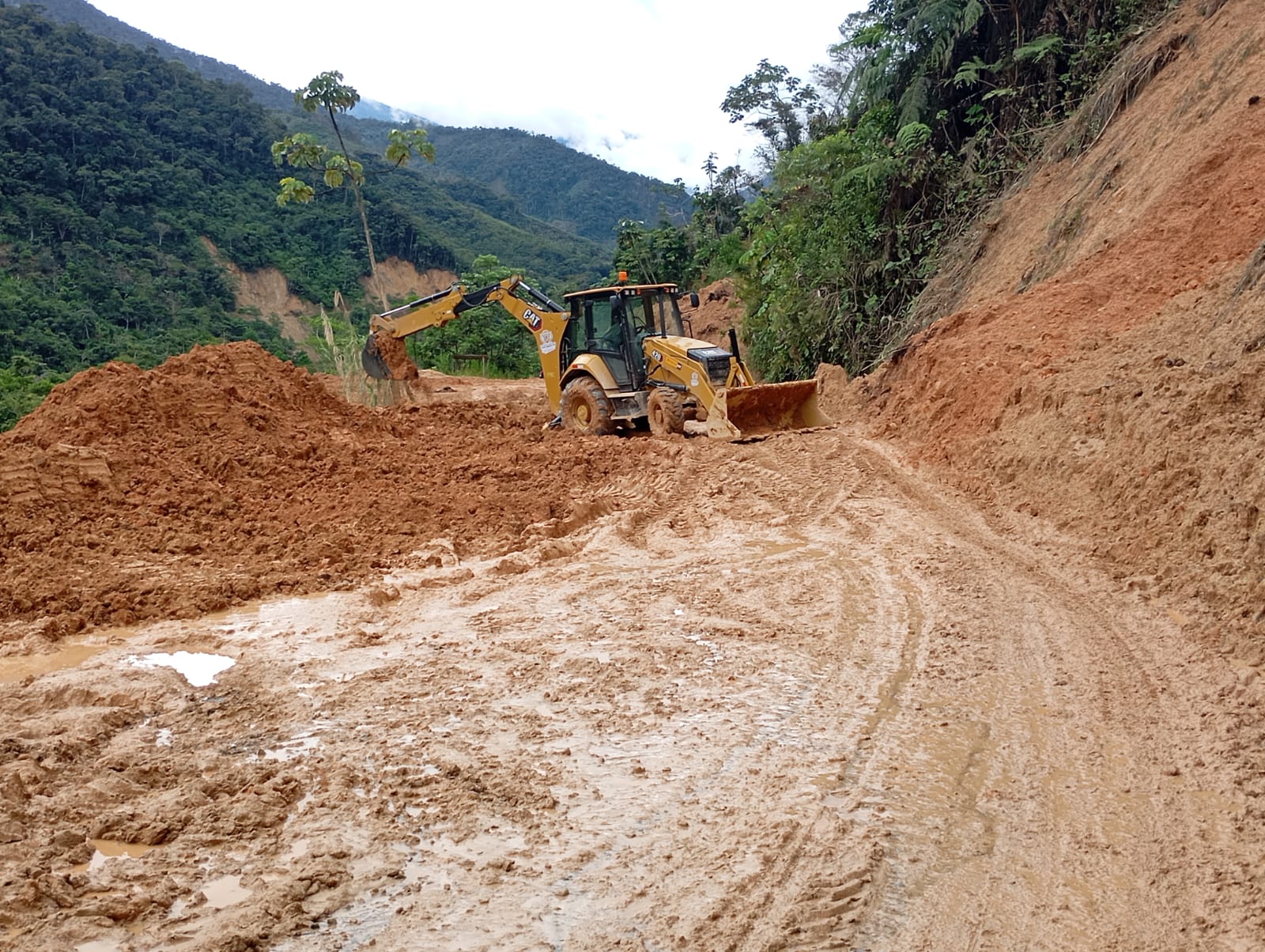 También se ha priorizado la atención para limpieza y descolmatación de una zanja en el sector Paucár del distrito Shamboyacu de la provincia de Picota; limpieza y descolmatación del río Seco del distrito de Elías Soplín Vargas-Segunda Jerusalén de la provincia de Rioja.