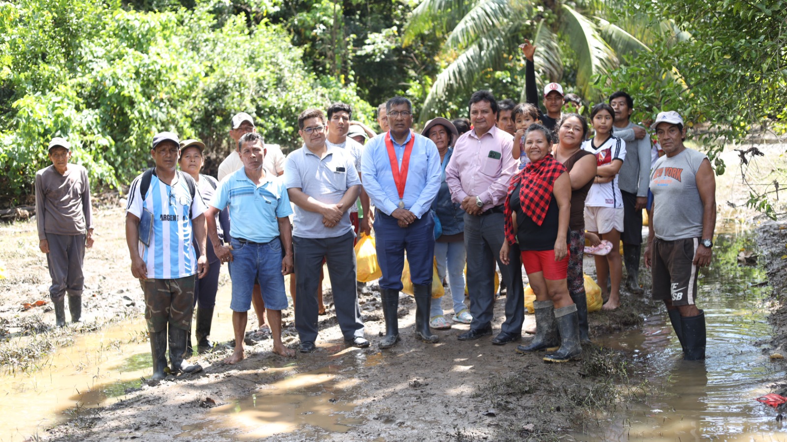 Corte Ucayali llevó ayuda humanitaria a más de 200 familias afectadas por inundaciones en el marco de su XXXII Aniversario (2)
