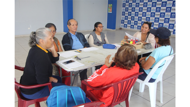 Esta iniciativa está orientada a mejorar la calidad de vida de nuestros adultos mayores a través de actividades significativas y enriquecedoras.
Este taller busca promover la participación activa de los asistentes, fomentando su integración social y emocional en un ambiente respetuoso, ameno y estimulante.