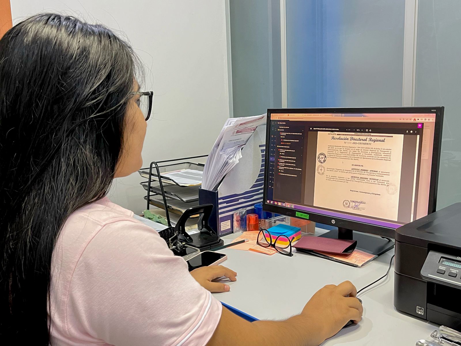 Es preciso indicar que, la DRTC-SM delegó mediante la referida resolución directoral, la función de integridad a la Dirección de Operaciones, asignando también a su titular el rol de Oficial de Integridad.