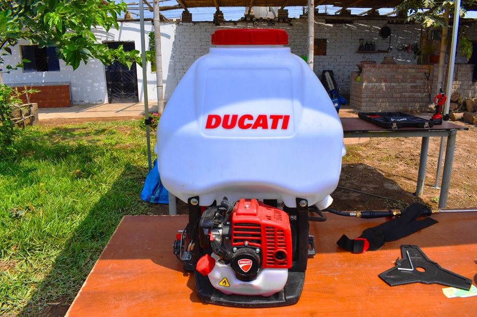 Foto máquina Ducati.