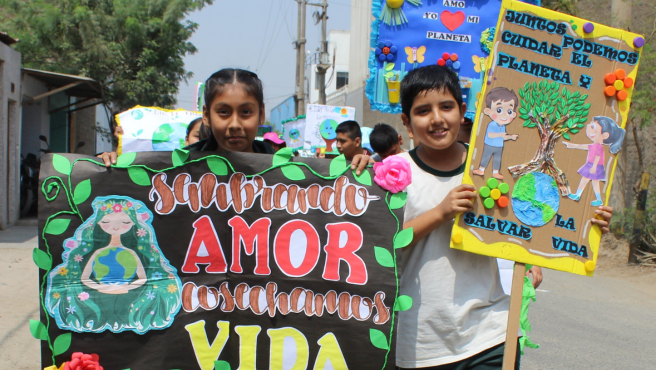 Pasacalle de alumnos de la I.E. N°033 Virgilio Espinoza Barrios