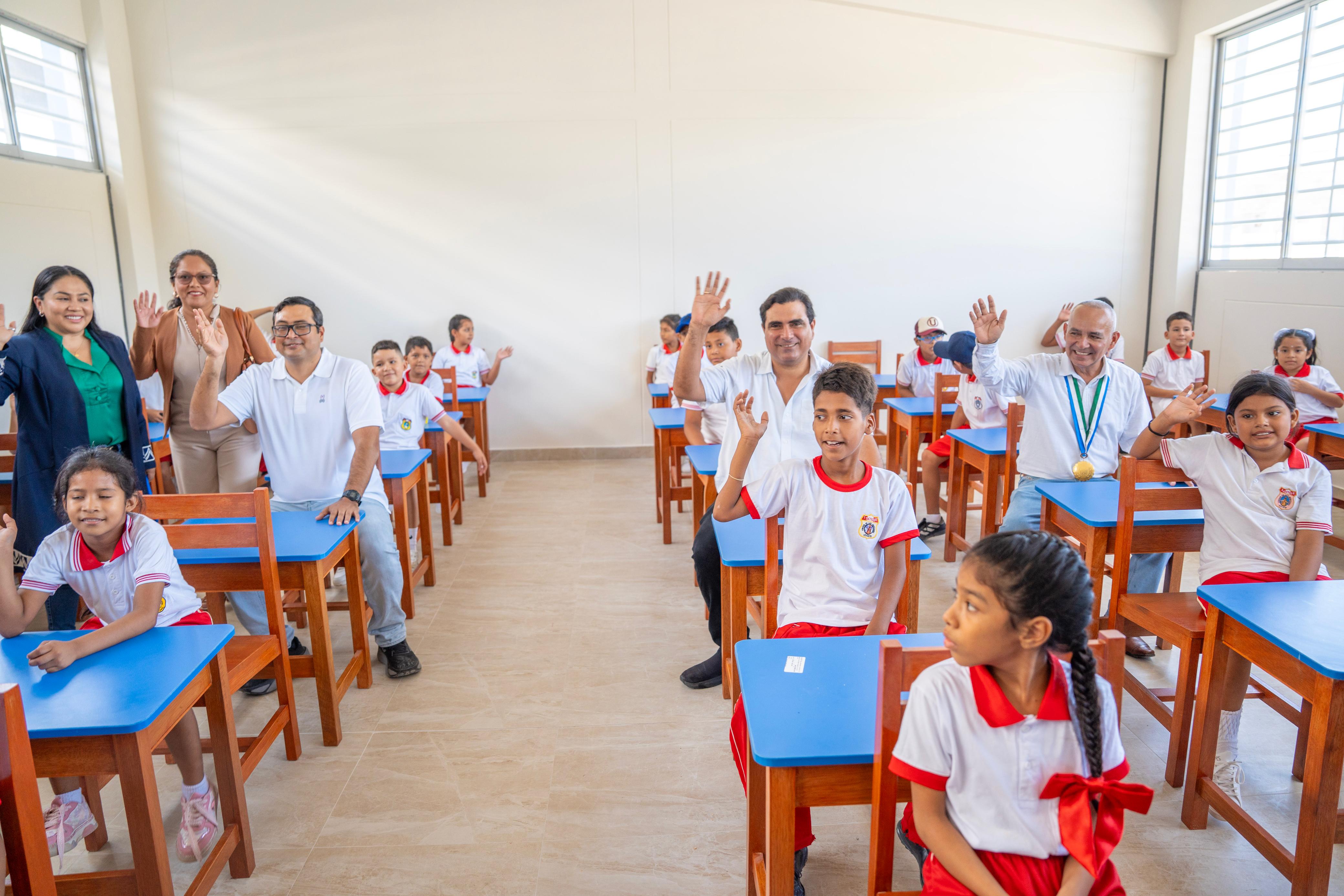 Tras 54 años de espera gobernador Luis Neyra inaugura colegio Nuestra Señora de las Mercedes de Viviate-Paita