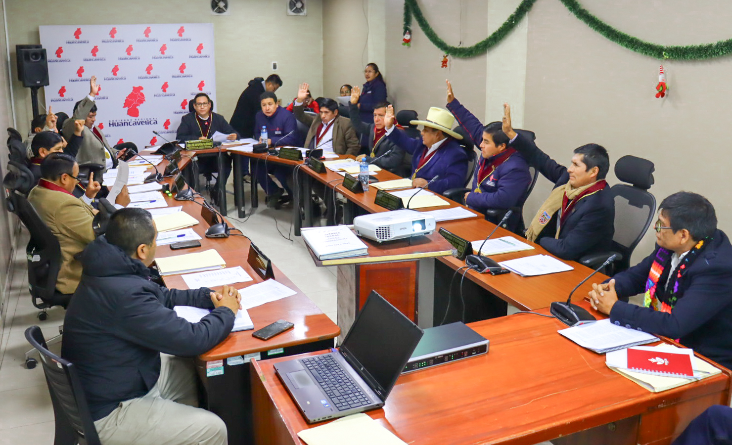 Aprobación del informe brindado por el Director Ejecutivo al Consejo Regional de Huancavelica.