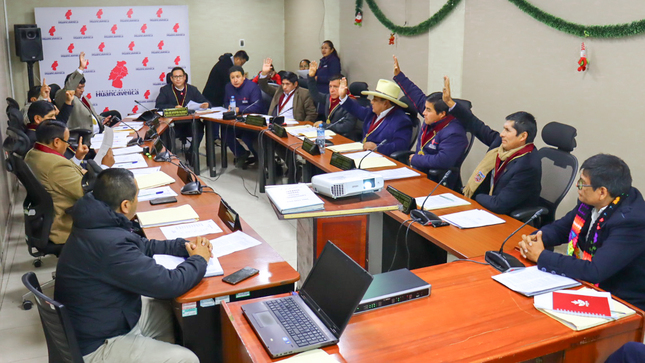 Aprobación del informe brindado por el Director Ejecutivo al Consejo Regional de Huancavelica.