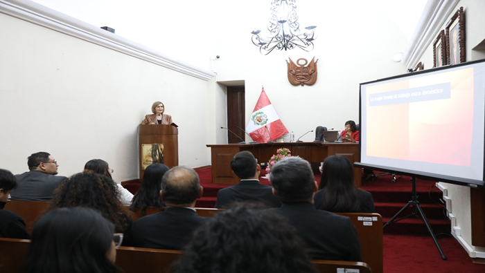 Presidenta del TC Luz Pacheco dictó conferencia sobre el fuero de la maternidad en la jurisprudencia del Tribunal Constitucional en Arequipa