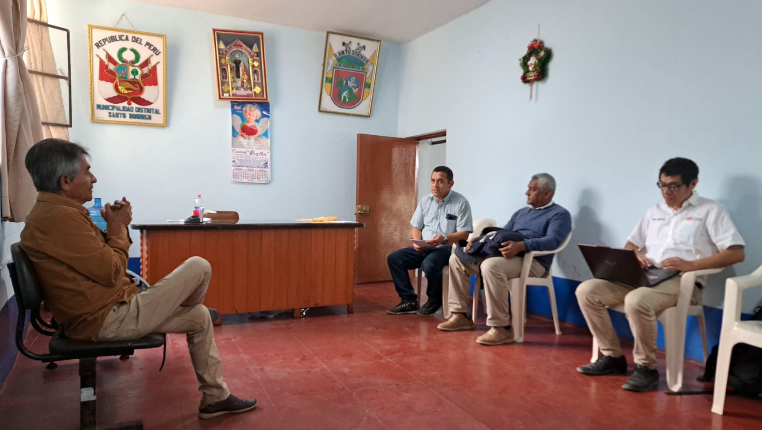 El convenio contempla la implementación de proyectos educativos, mantenimiento de locales escolares, apoyo en actividades pedagógicas, y promoción de espacios seguros y saludables para los escolares.