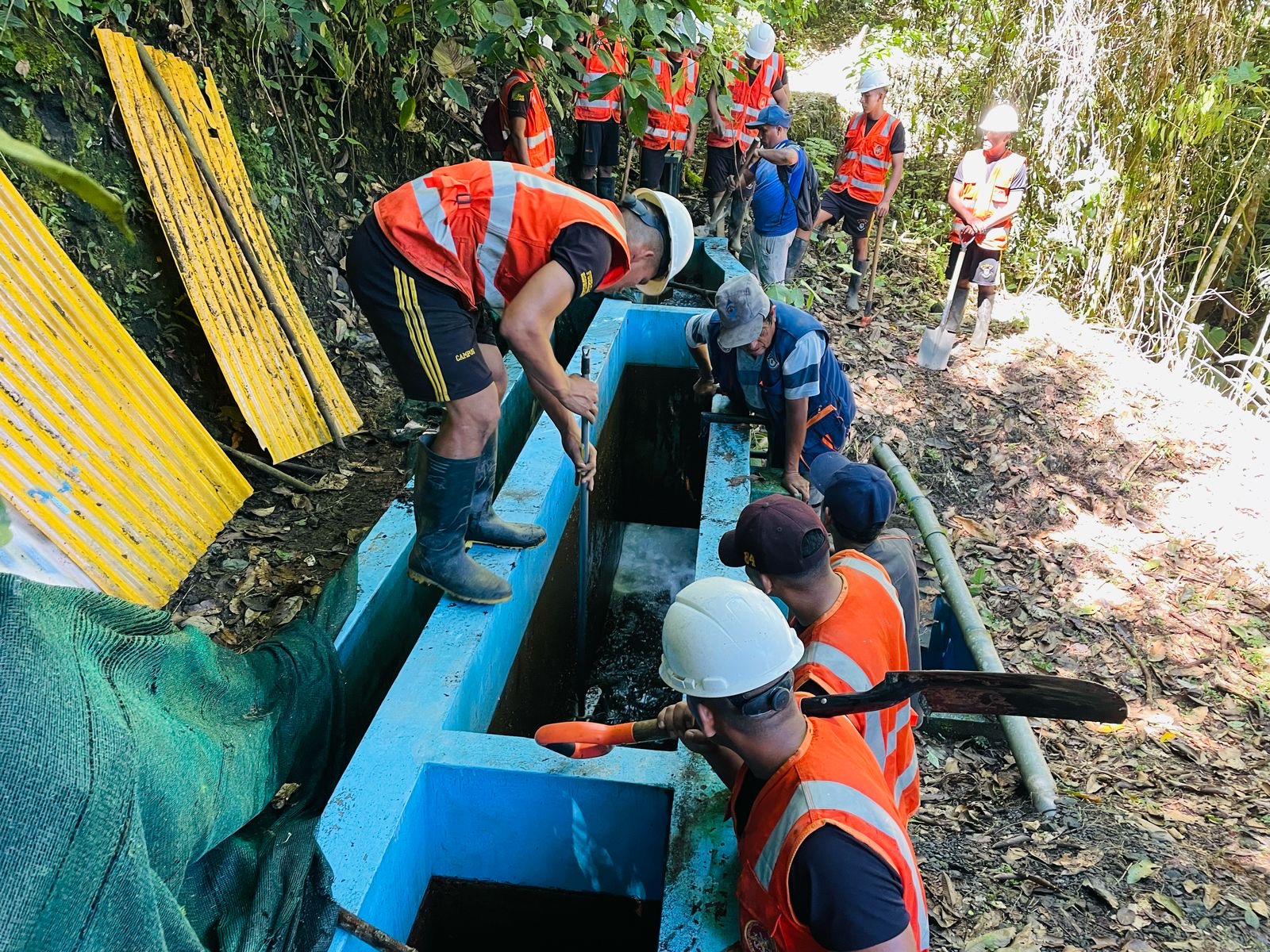 CEVRAEM lidera respuesta ante derrumbe en Villa Virgen y trabaja para restablecer el servicio de agua potable
