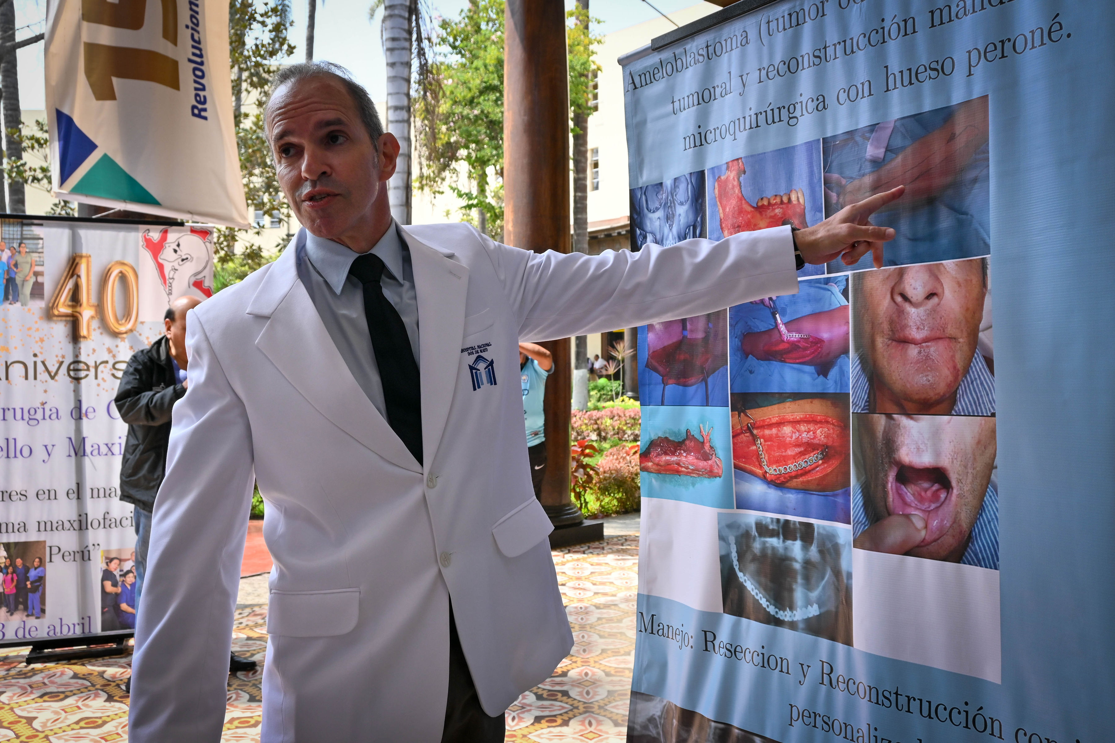 Servicio de Cabeza, Cuello y Maxilofacial conmemora su 40° aniversario con exposición de casos emblemáticos