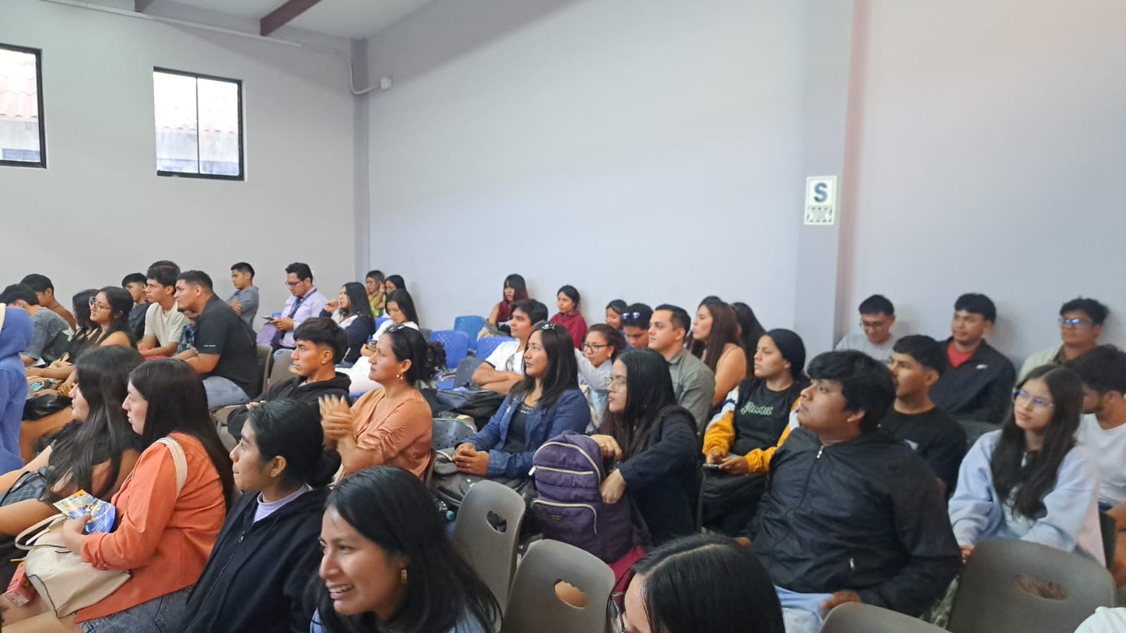 La actividad estuvo dirigida a estudiantes emprendedores de la Universidad César Vallejo (UCV) – sede Tarapoto, quienes participaron activamente en esta jornada orientada a brindar herramientas clave para iniciar negocios formales y sostenibles.