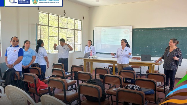 Especialistas en educación y profesores de II.EE