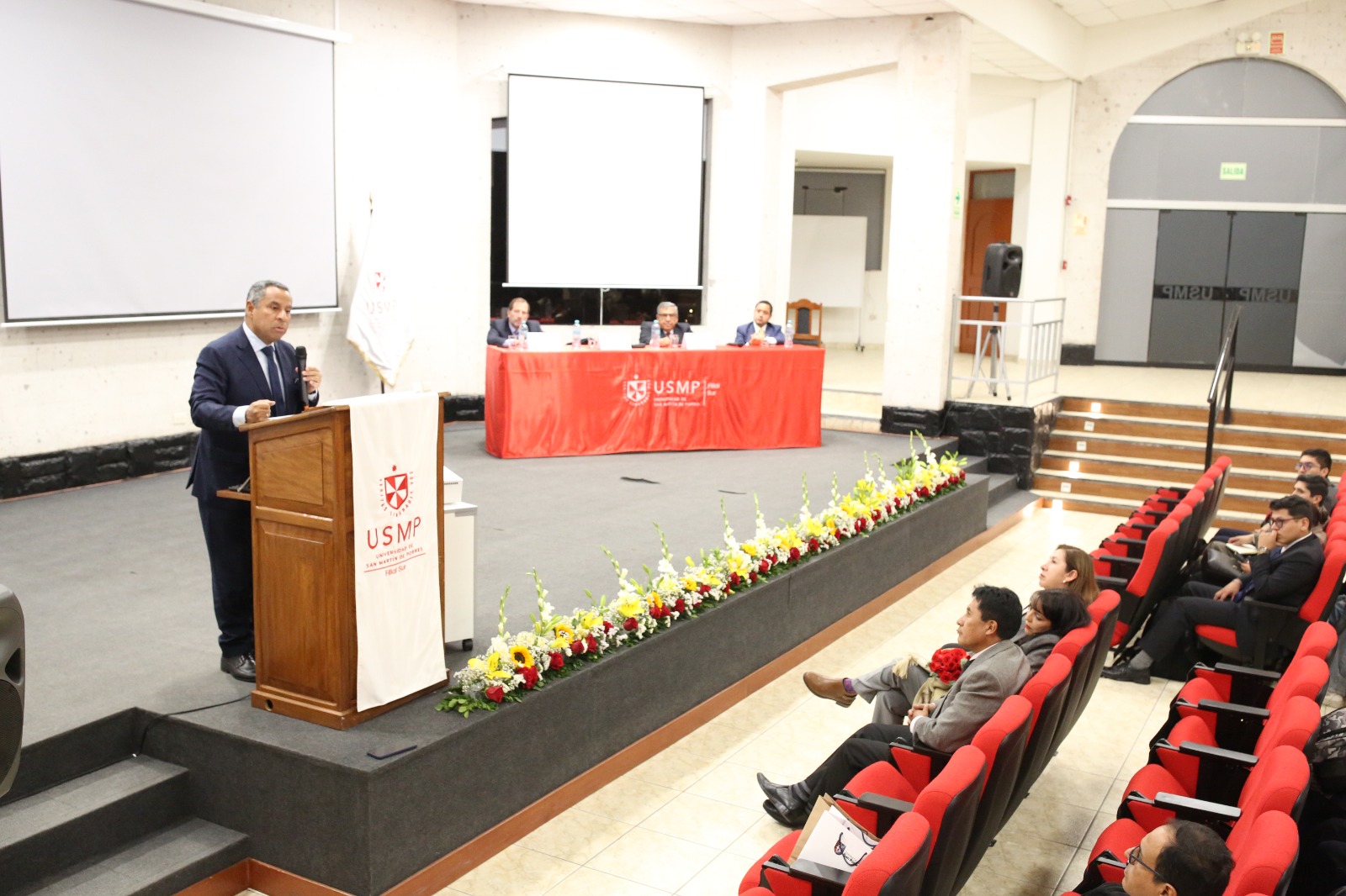 Magistrado del TC Francisco Morales fue expositor en la Agenda Constitucional/Coloquio del CEC en la USMP