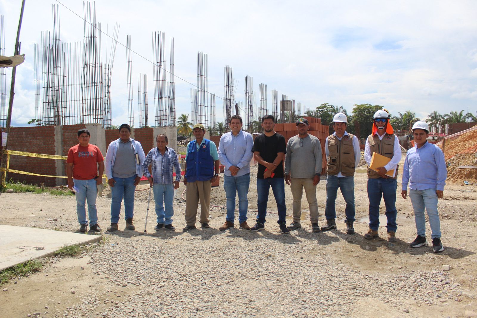 la Gerencia Territorial Alto Huallaga –Tocache, realizó la constatación física de las obras del proyecto “Mejoramiento y Ampliación del Servicio Educativo en el Nivel Primario de la I.E. José Gálvez Barrenechea”, ubicado en el distrito de Uchiza.