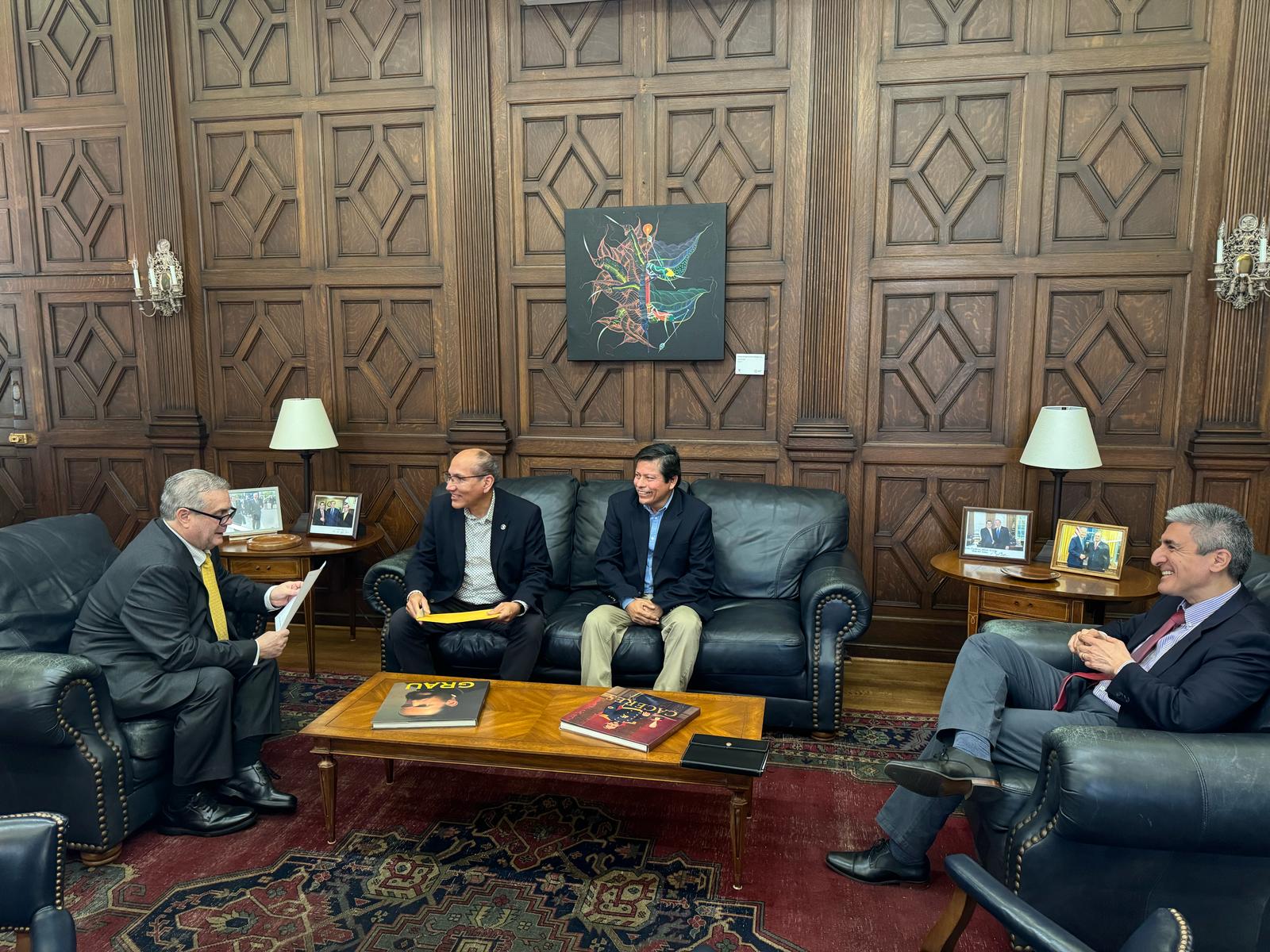 El Embajador Alfredo Ferrero coordinó con la AEG PUCP la Convención de Egresados 2025 en Washington D.C.