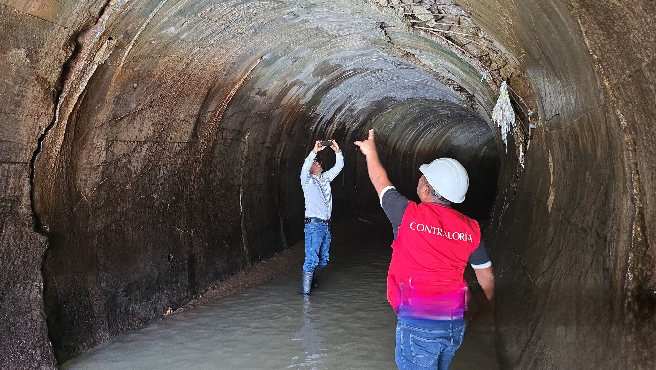 Lambayeque. – La Contraloría General advirtió riesgos en la operación del sistema de trasvase hacia el río Chancay, tras verificar que el Proyecto Especial Olmos Tinajones (PEOT), entidad dependiente del Gobierno Regional de Lambayeque, no realizó el mantenimiento de algunas estructuras metálicas, hidráulicas y electromecánicas de los túneles Chotano y Conchano durante los años 2023, 2024 y en lo que va de 2025, pese a contar con presupuesto aprobado.