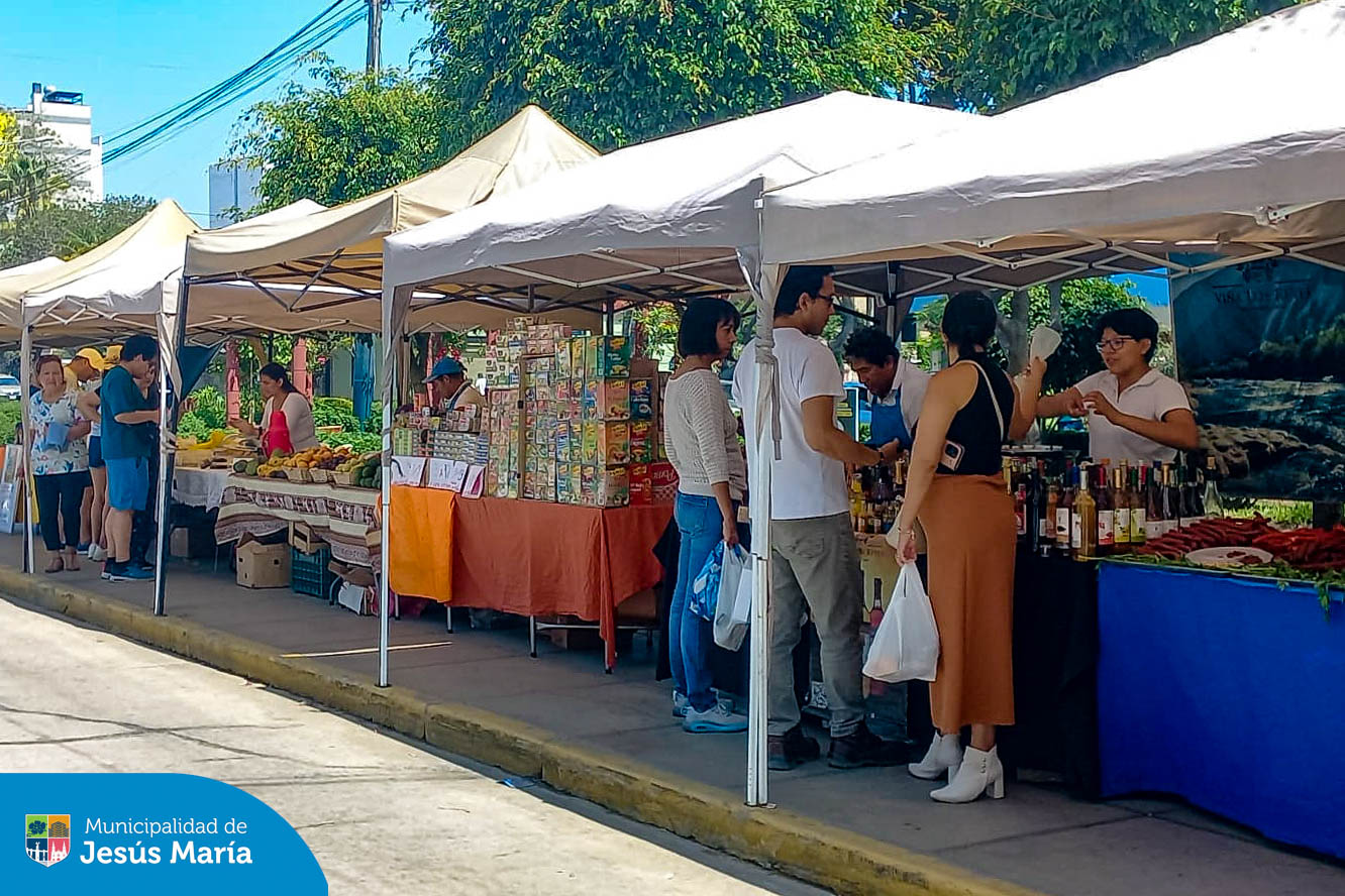 Gracias a todos los vecinos que se acercaron al Parque Huiracocha y aprovecharon los productos frescos, perfectos para compartir en familia durante Semana Santa.
Nos alegra seguir apoyando tu economía con calidad y calidez. ¡Nos vemos en la próxima edición del Mercadito Agrícola!