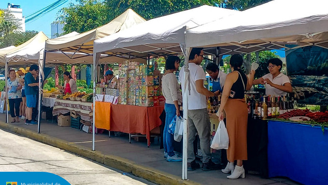 Gracias a todos los vecinos que se acercaron al Parque Huiracocha y aprovecharon los productos frescos, perfectos para compartir en familia durante Semana Santa. 
Nos alegra seguir apoyando tu economía con calidad y calidez. ¡Nos vemos en la próxima edición del Mercadito Agrícola!