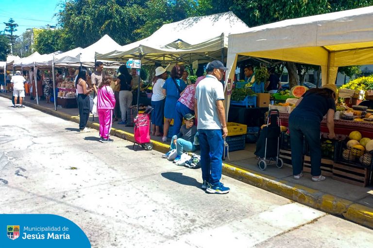 Gracias a todos los vecinos que se acercaron al Parque Huiracocha y aprovecharon los productos frescos, perfectos para compartir en familia durante Semana Santa.
Nos alegra seguir apoyando tu economía con calidad y calidez. ¡Nos vemos en la próxima edición del Mercadito Agrícola!