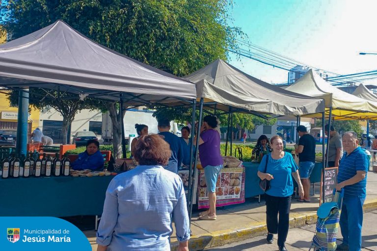Gracias a todos los vecinos que se acercaron al Parque Huiracocha y aprovecharon los productos frescos, perfectos para compartir en familia durante Semana Santa.
Nos alegra seguir apoyando tu economía con calidad y calidez. ¡Nos vemos en la próxima edición del Mercadito Agrícola!