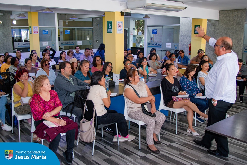 Nos sentimos emocionados de haber contado con tu participación en una charla gratuita organizada por nuestro Centro de Emprendimiento. Esta actividad estuvo dirigida a personas dispuestas a cultivar sus habilidades y fortalecer su espíritu emprendedor.
¡Sigamos adelante con pasión, determinación y el firme propósito de hacer realidad nuestros sueños!