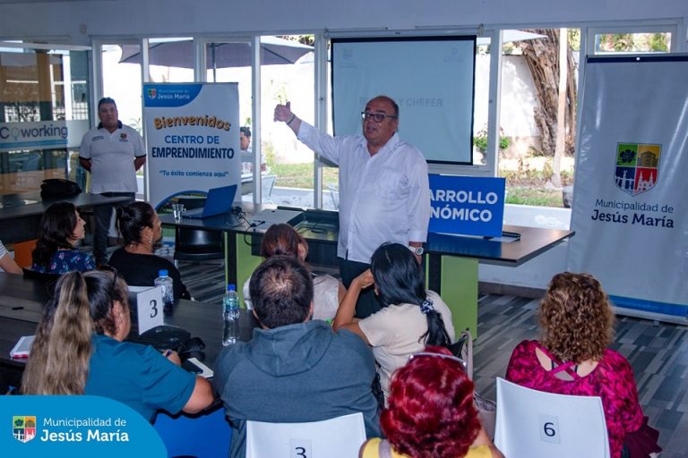 Nos sentimos emocionados de haber contado con tu participación en una charla gratuita organizada por nuestro Centro de Emprendimiento. Esta actividad estuvo dirigida a personas dispuestas a cultivar sus habilidades y fortalecer su espíritu emprendedor.
¡Sigamos adelante con pasión, determinación y el firme propósito de hacer realidad nuestros sueños!