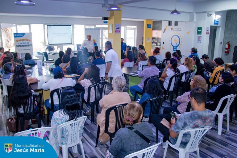 Nos sentimos emocionados de haber contado con tu participación en una charla gratuita organizada por nuestro Centro de Emprendimiento. Esta actividad estuvo dirigida a personas dispuestas a cultivar sus habilidades y fortalecer su espíritu emprendedor.
¡Sigamos adelante con pasión, determinación y el firme propósito de hacer realidad nuestros sueños!