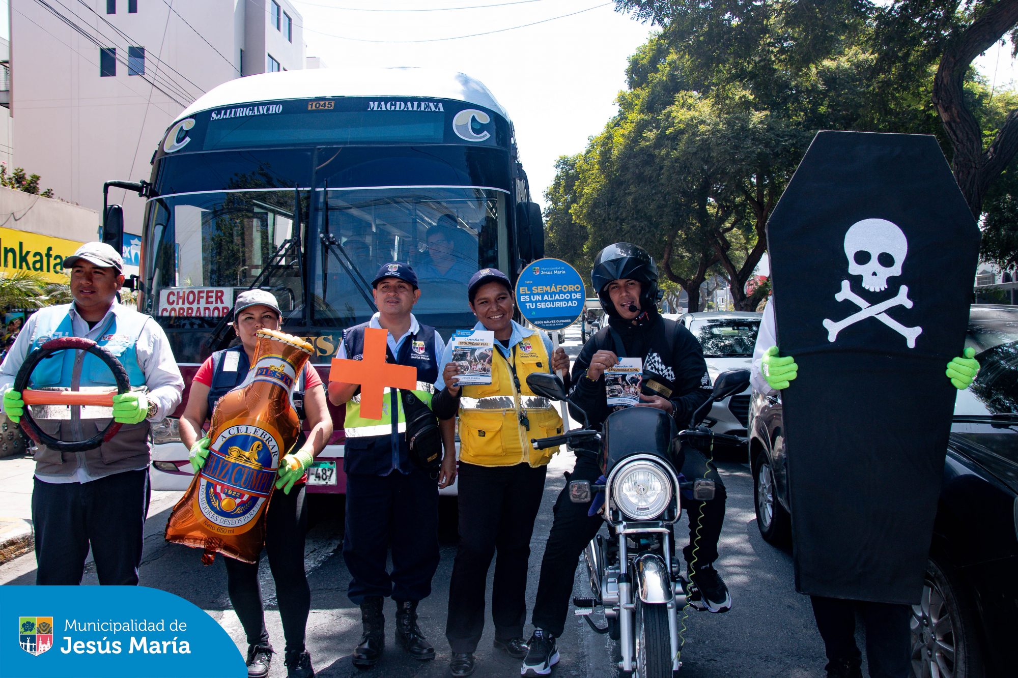 En coordinación con la Autoridad de Transporte Urbano, realizamos la campaña de sensibilización “No le des el volante al alcohol”, dirigida a conductores de transporte público y privado, así como vehículos menores.
Esta importante acción busca concientizar sobre los riesgos del consumo de alcohol al volante y fomentar una cultura de respeto y seguridad vial.
¡Seguimos trabajando por un tránsito más seguro en Jesús María!