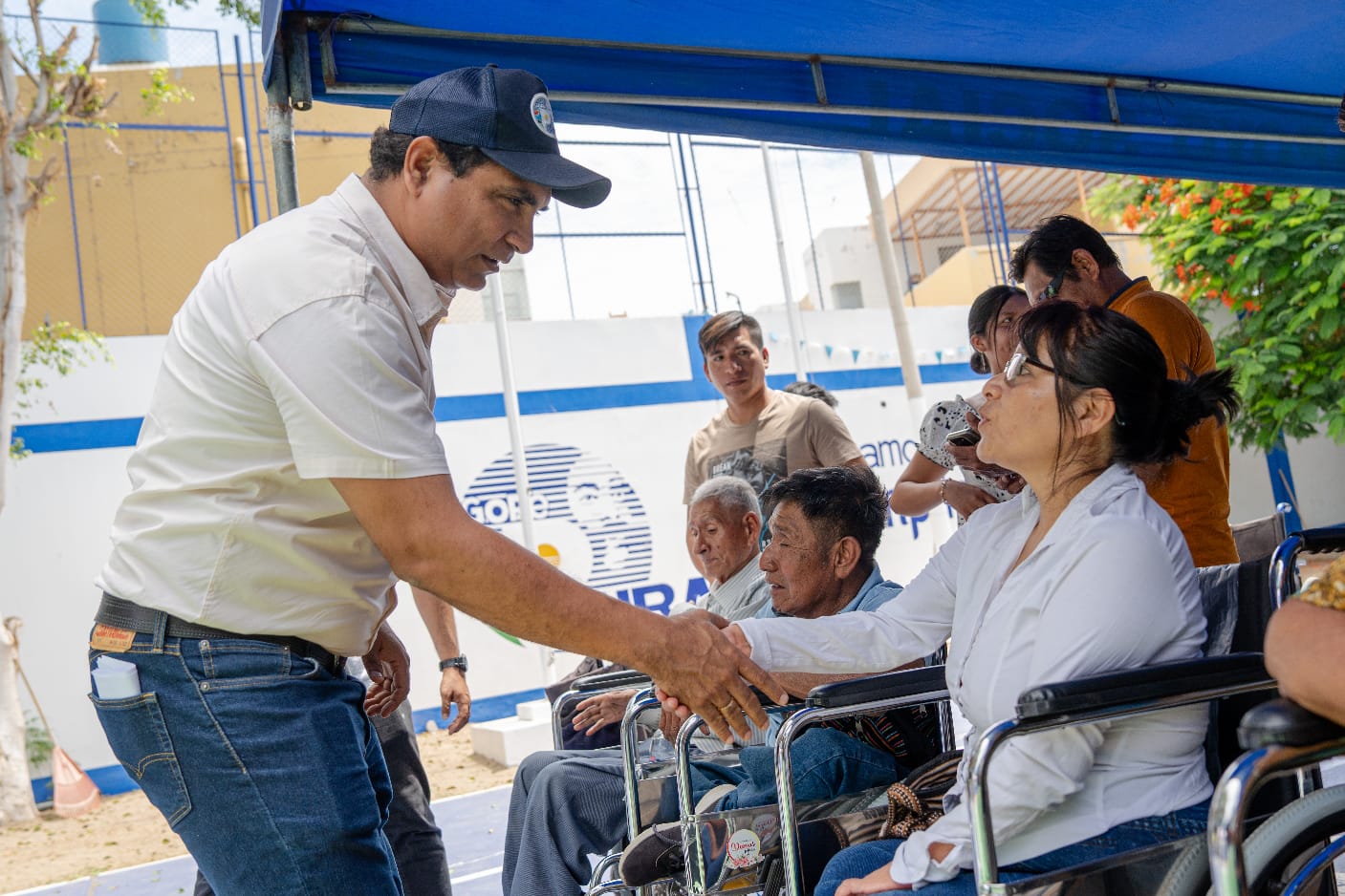 Comité de Damas entrega 33 sillas neurológicas y convencionales a personas con discapacidad