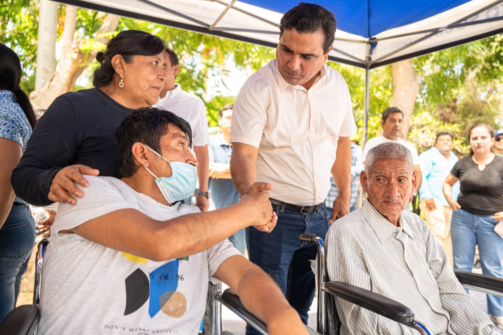 Comité de Damas entrega 33 sillas neurológicas y convencionales a personas con discapacidad