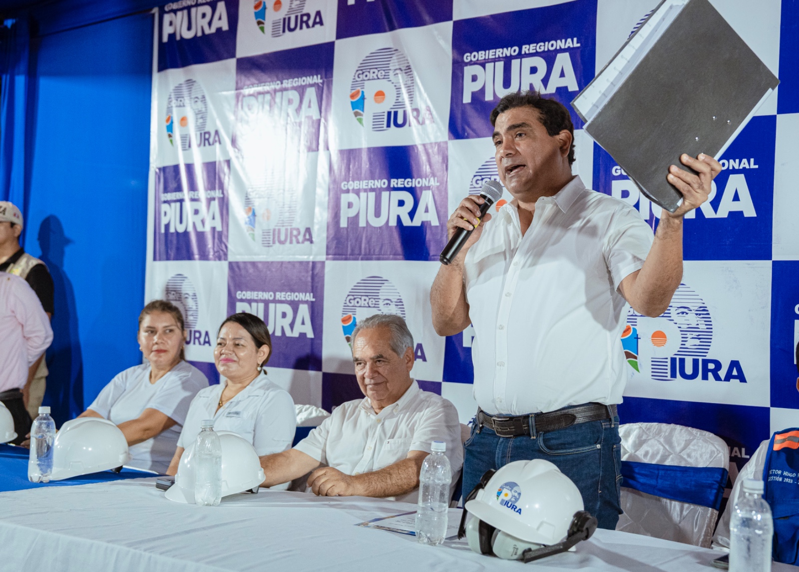 Gobernador Luis Neyra da inicio a obra de pistas y veredas de sectores 1 y 2 de Nueva Esperanza, tras 60 años de olvido