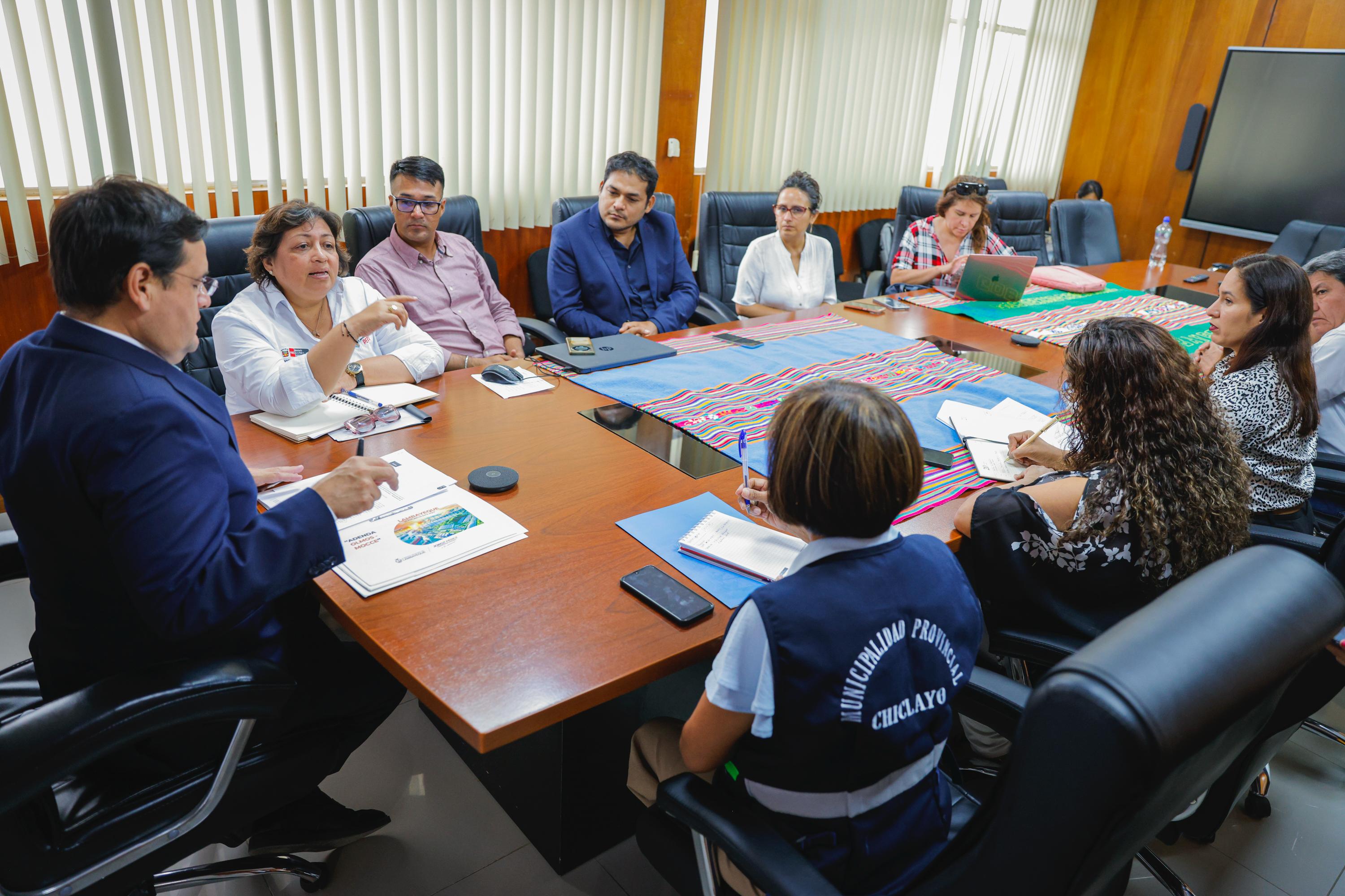 Titular del Sector se reunió también con el director Sociedad de Beneficencia de Lambayeque en busca de fortalecer los servicios de protección social.