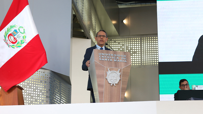 Vicepresidente del TC Helder Domínguez expuso en el Congreso Internacional “Momentos Constitucionales” realizado en Arequipa