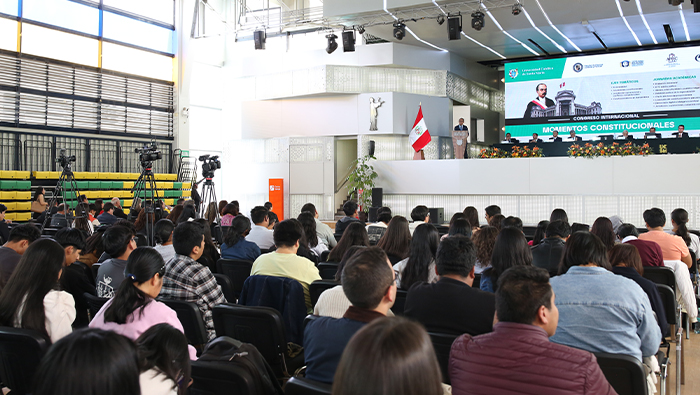 Vicepresidente del TC Helder Domínguez expuso en el Congreso Internacional “Momentos Constitucionales” realizado en Arequipa