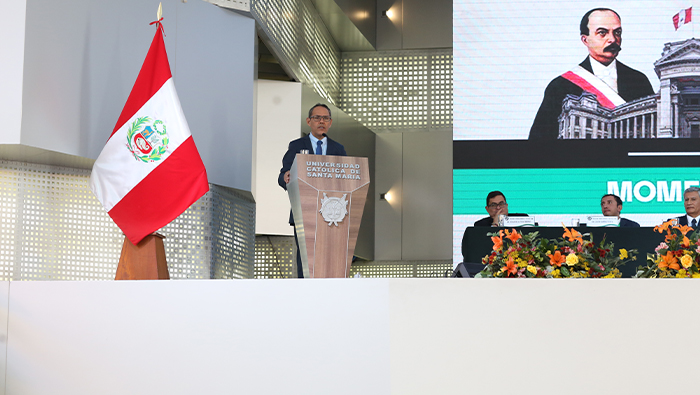 Vicepresidente del TC Helder Domínguez expuso en el Congreso Internacional “Momentos Constitucionales” realizado en Arequipa