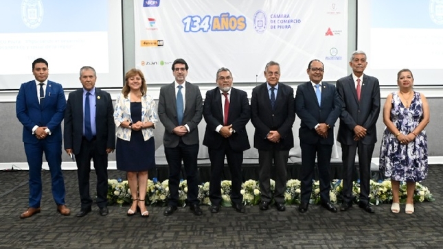 Autoridades y empresarios 