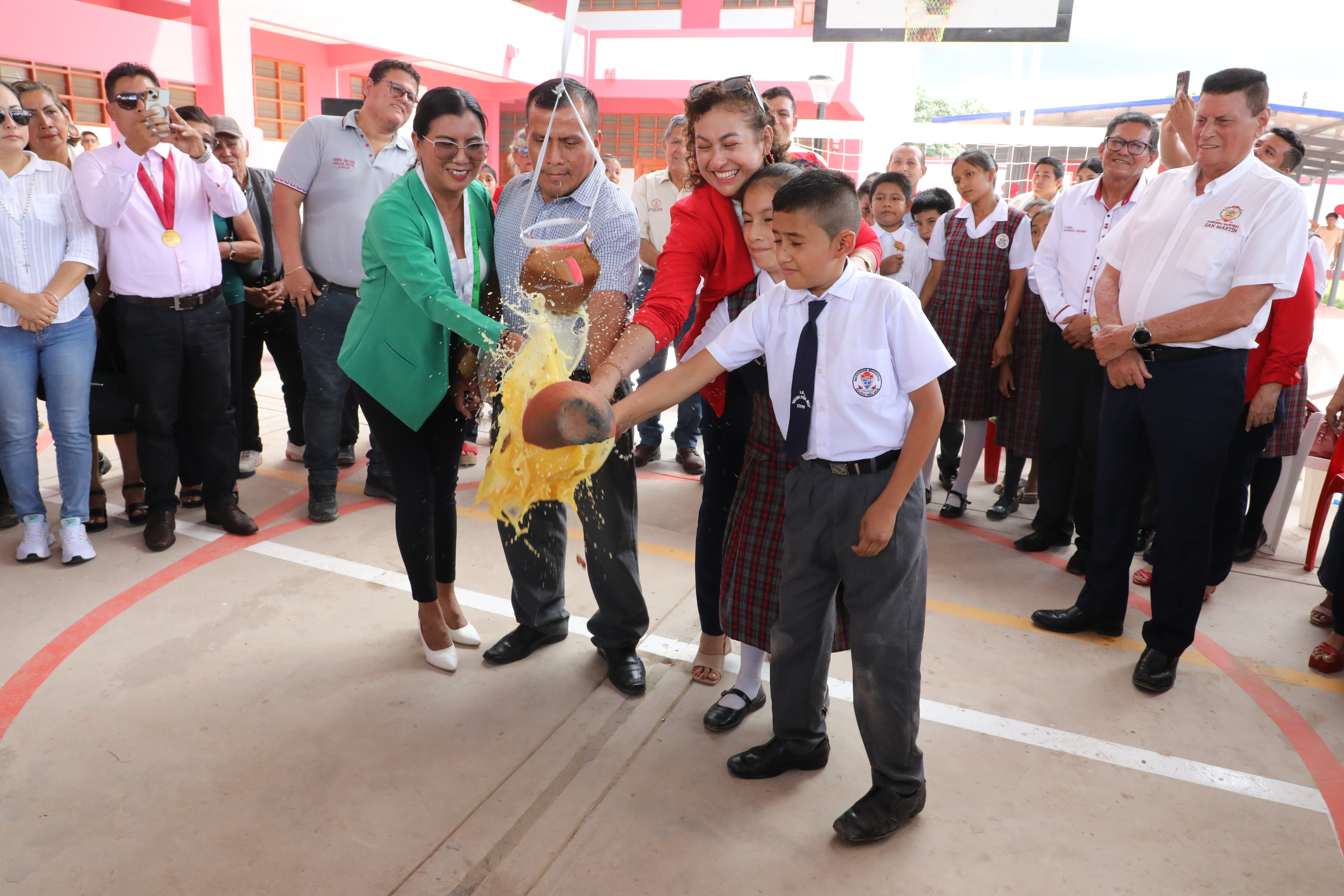  la directora del plantel, Prof. Rocío Mori Mideyros, destacó que durante muchos años la comunidad educativa gestionó sin éxito la construcción del nuevo local educativo, “Señor gobernador Walter Grundel Jiménez, gracias por hacer realidad en menos de un año los sueños de los estudiantes, docentes, padres de familia y la comunidad”,
