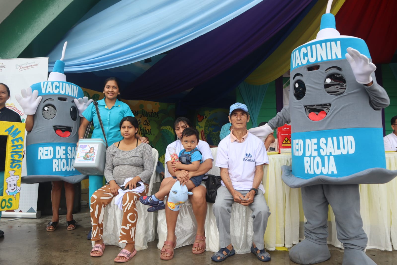 Desde este sábado 26 de abril al sábado 3 de mayo, se desplegará 350 brigadas de vacunación en puntos fijos y casa por casa, con miras a proteger a niños, adolescentes, adultos, adultos mayores y gestantes, contra 28 enfermedades como: fiebre amarilla, influenza, neumonía, tétano, sarampión, rubéola, poliomielitis, tos ferina, entre otras.