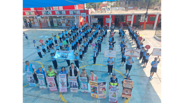 Esta importante actividad contó con la participación de la subprefecta de El Agustino, representantes de la comisaría de Villa Hermosa, representante del programa Barrio Seguro, y nuestro equipo de Seguridad Ciudadana, todos unidos por un solo mensaje: construir un distrito libre de violencia.