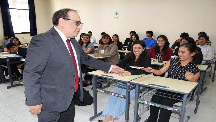 Magistrado del TC Gustavo Gutiérrez dio conferencia y presentó su libro “La Reforma Constitucional” en la Universidad Nacional de Moquegua