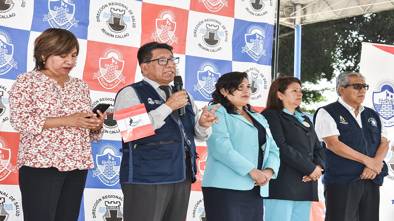 Autoridades durante la realización del evento. 
