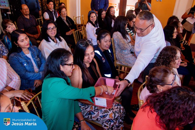 Desde la Municipalidad de Jesús María, celebramos a todas nuestras secretarias con un emotivo agasajo lleno de alegría y gratitud. Reconocemos su esfuerzo diario, su profesionalismo y el valioso apoyo que brindan en cada tarea.
Gracias por ser un pilar fundamental de nuestra gran familia municipal.
