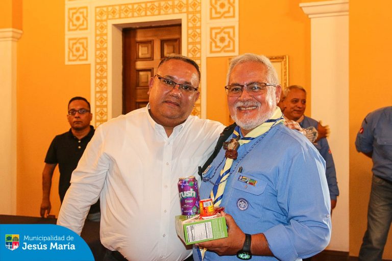 Celebramos con gran orgullo un año más de vida de este grupo emblemático, fundado por la Municipalidad de Jesús María.
En esta ocasión, rendimos un merecido homenaje a sus fundadores y a todos los integrantes, niños, jóvenes y adultos que, con su entrega y valores, siguen llevando con honor el espíritu scout. 🏕️✨
¡Gracias por su compromiso y por fortalecer el espíritu de comunidad en nuestro distrito!