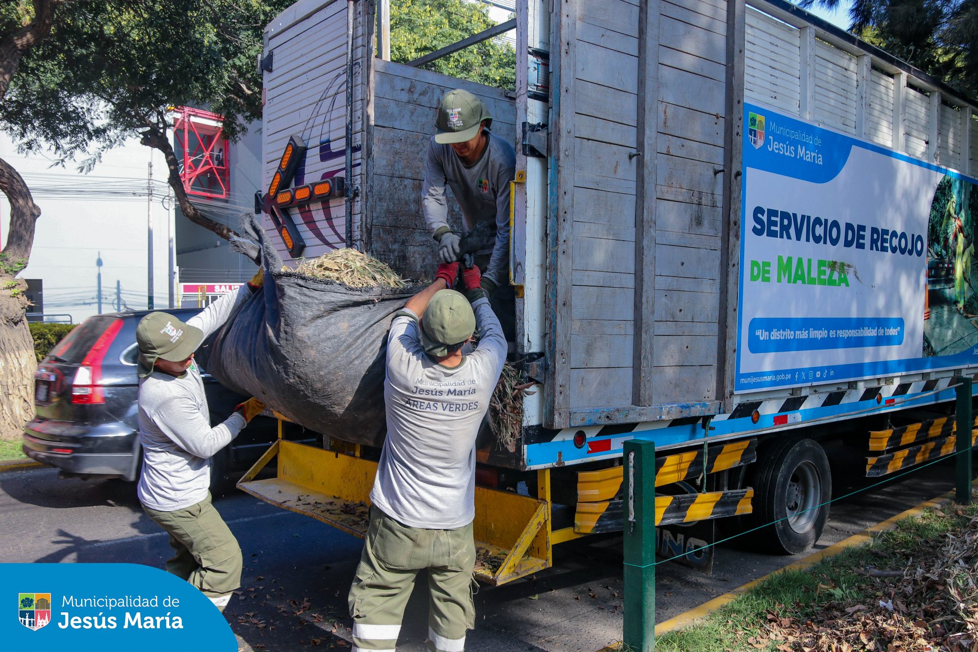 En Jesús María seguimos trabajando por un distrito más limpio y ordenado. Nuestro equipo de Áreas Verdes realizó el recojo de maleza en distintas zonas del distrito, mejorando así el entorno para todos los vecinos.
Cuidar de nuestro distrito es tarea de todos.