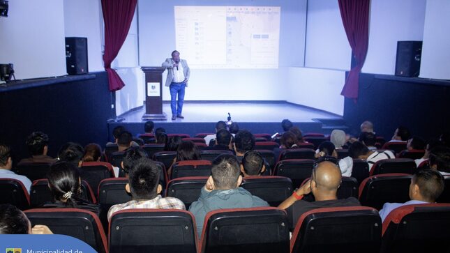 La Municipalidad de Jesús María, a través de la Subgerencia de Salud y Bienestar Social, realizó la II Capacitación del Plan de Certificación Sanitaria a Restaurantes Saludables. Esta iniciativa busca fortalecer las prácticas de higiene en la preparación de alimentos, enfocándose en la capacitación especializada de administradores y jefes de cocina.
Con estas acciones, garantizamos que los establecimientos cumplan con altos estándares sanitarios, protegiendo así la salud de todos los comensales.