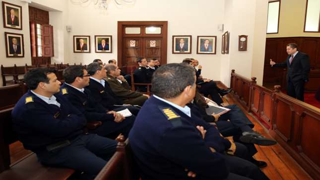 Magistrado Eloy Espinosa-Saldaña ofreció conferencia académica a oficiales de la Fuerza Aérea del Perú